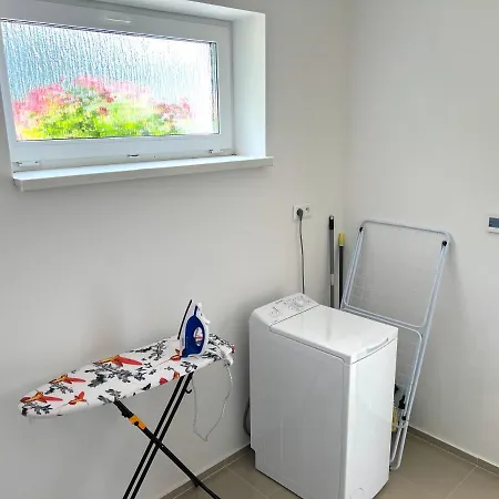 Park With Parking & Air Conditioning Apartman