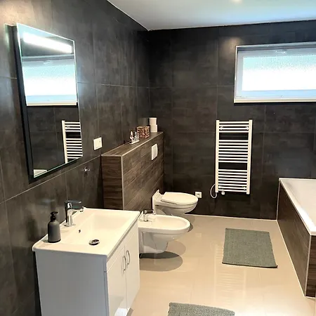 Apartmán Park With Private Parking *