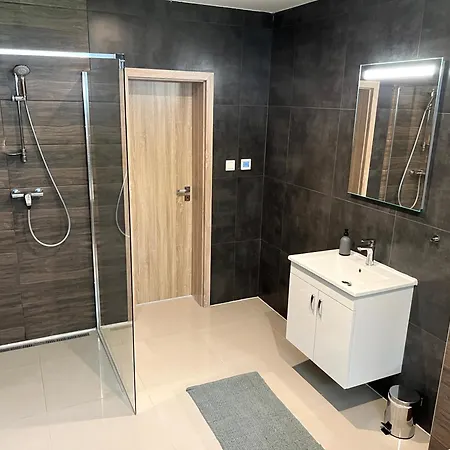 Apartmán Park With Private Parking